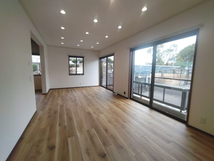 ■□■リビング■□■家族全員が集まってもゆとりのある空間は、自然と会話が弾む場所に 。未来のあらゆるシーンを明るく彩ります。