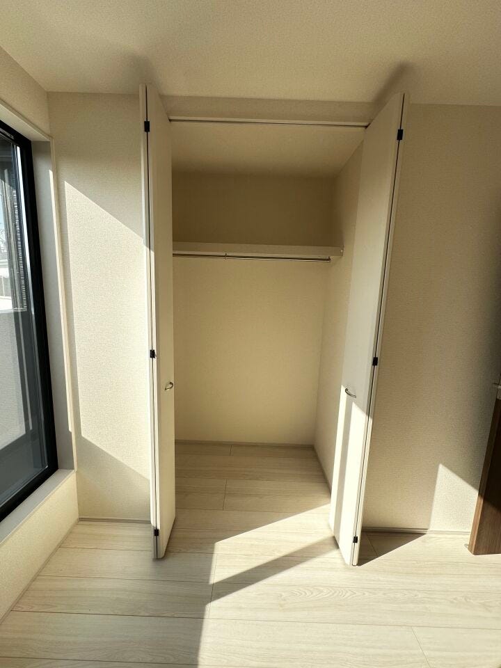 クローゼットがついており、お部屋をすっきりとお使いいただけます。