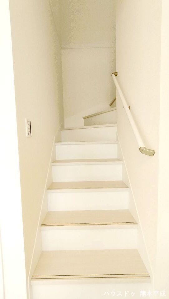 おしゃれな曲線階段です