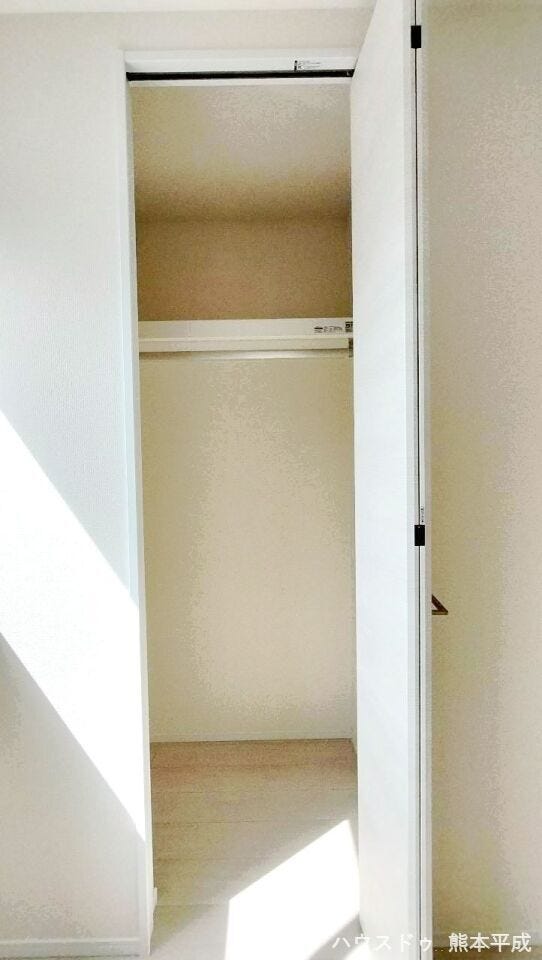 ハンガーを掛けるだけのウオークインクローゼットで家事の時短♪