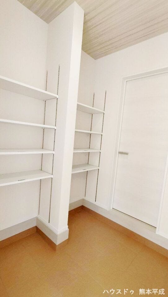 たーーーーっぷり収納できるシューズクローク!!
ベビーカーや、キャンプ道具など趣味の収納スペースに☆