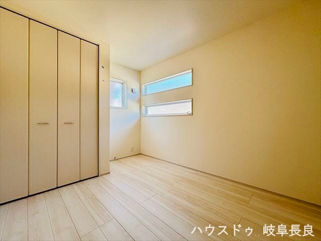 ≪5.4帖≫
お子様のお部屋や主寝室、来客時の宿泊室、趣味のお部屋としてもご利用いただけます♪