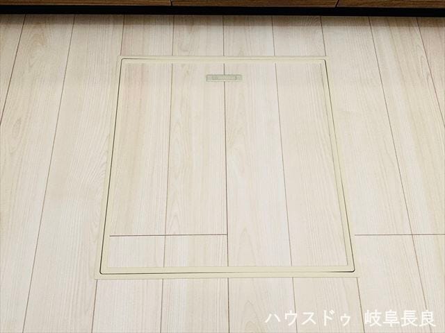 ≪床下収納≫
床下収納にはあまり使うことのない調理器具や非常食を収納しておけますね♪