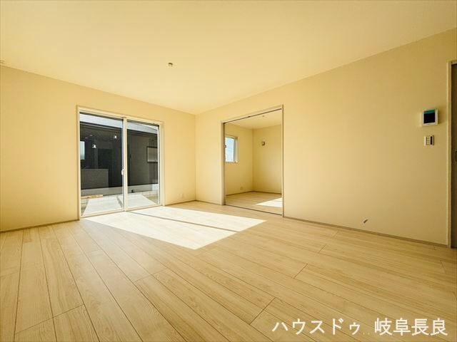 明るく開放的なリビングは気持ちも爽快になります。気持ちの良い朝を家族で迎えることができ、良いスタートが切れそうです。