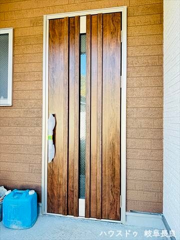 ≪外玄関≫
軒がしっかりとあるので雨の日でも濡れずに傘をさせます◎