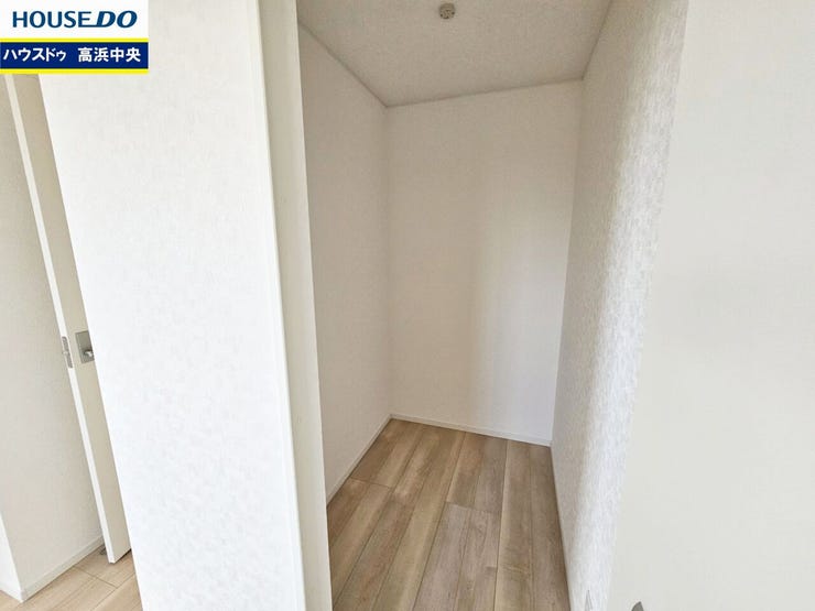 丈のあるお洋服からキャリーケースのような大きなものもきれいに収納できます♪