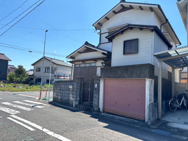 ◆敷地面積42坪以上あります!
◆解体更地渡し、建築条件無しの為、お好きなハウスメーカーで建築可能!!