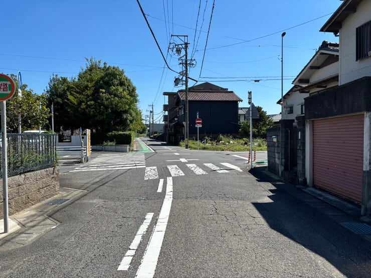 ◆北道路 幅員約6.0m 稲沢東小学校徒歩約1分、治郎丸中学校徒歩約10分の立地にあるので、お子様の通学に時間をかけずに登下校できます♪