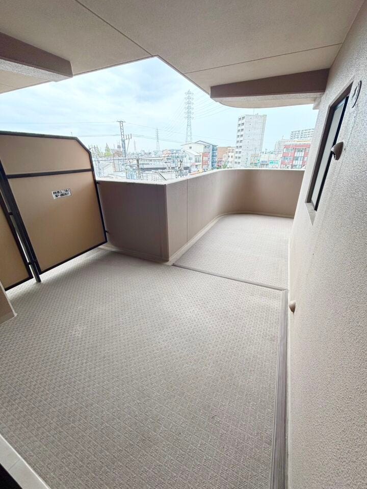 L型のバルコニーで洗濯物にも困りません!