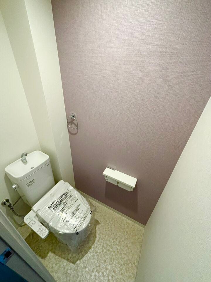 アクセントクロスがオシャレなトイレ空間♪
