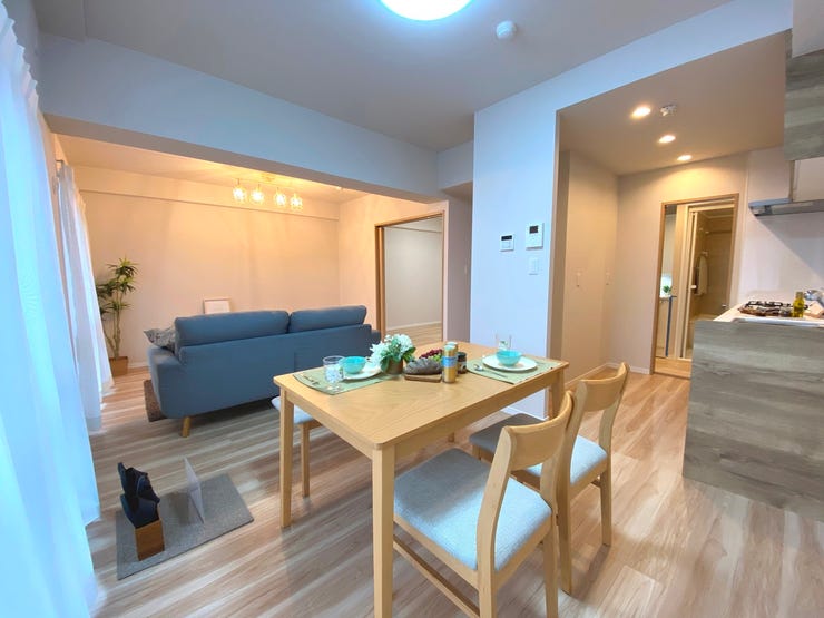 14.5帖のリビング。水回りや内装リノベーション済みにつき、ご入居から快適な新生活に♪