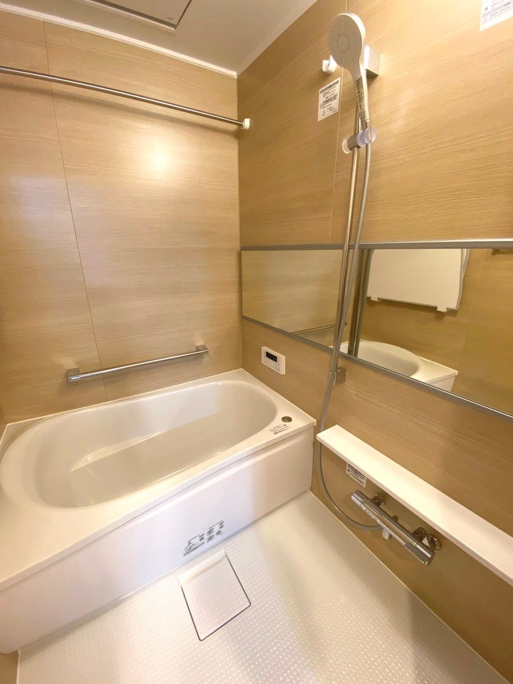 浴室暖房乾燥機付きのバスルームで快適なバスタイムに。雨の日の洗濯物干しにも◎