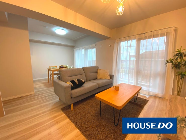 【リビング】
14.5帖のリビング。南向きの窓からリビング全体に陽光が差し込みます。