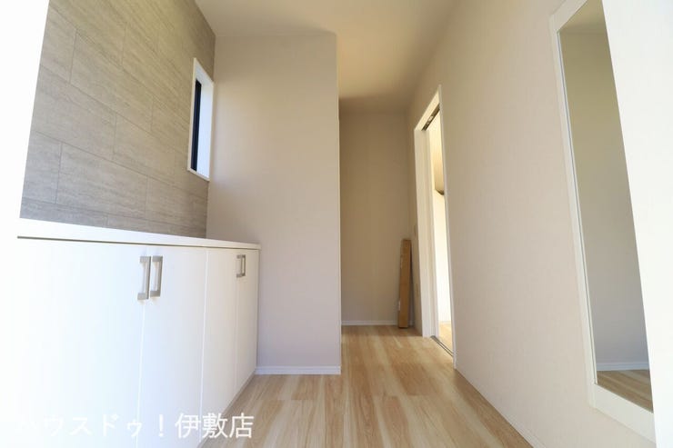 【外観写真】
「他社で住宅ローンに落ちてしまった」「車のローンが残っている」など、住宅ローンでお困りの方はぜひ一度弊社までご相談ください。