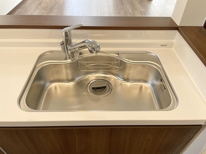 調理中も洗い物もスムーズに。ゆとりのあるワイドシンクで、キッチン作業がより快適に。