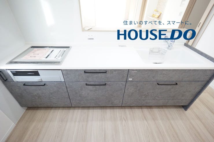 三口コンログリル付き♪手元の収納から、足元の収納までが全てスライド式で、奥のスペースまで有効に活用できます。