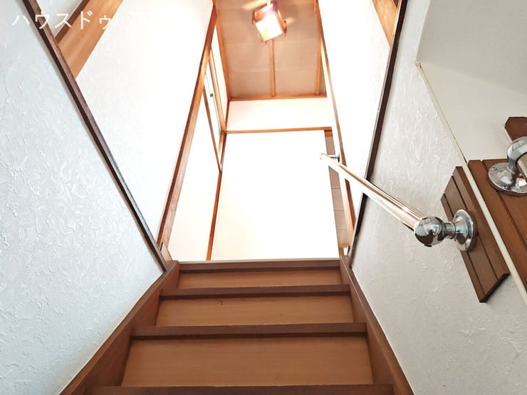 ■階段は手摺が付いているので上り下りも安心です(撮影日:2025.11.7)