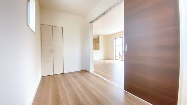 色合いに統一感のある、落ち着いた雰囲気のお部屋です。