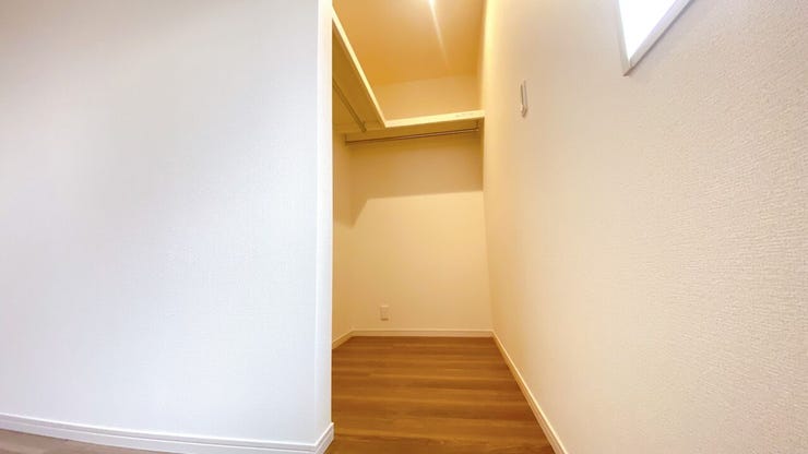 小物から大きな荷物まで収納ができ、お部屋を広く使って頂けます◎