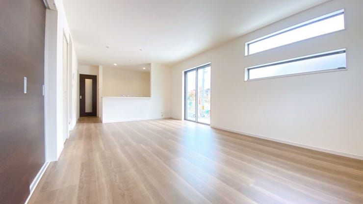 家具を配置しても広さを感じられる、ゆとりのあるLDKです。