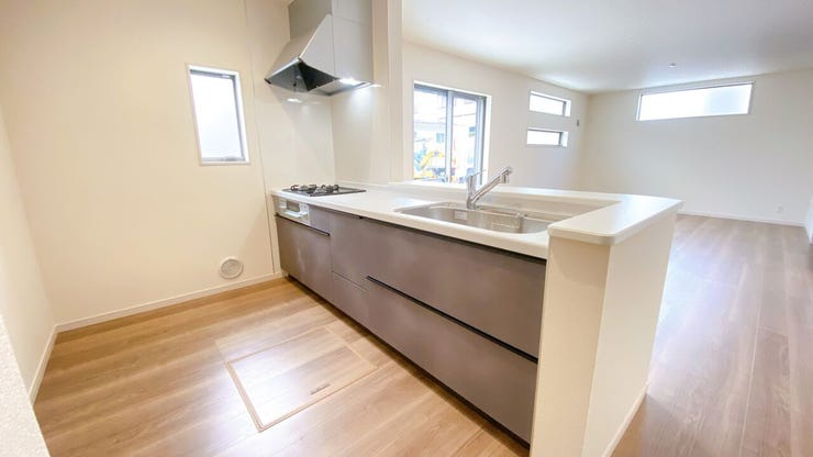 食洗機付きのシステムキッチン。
忙しい毎日に役立ちます◎