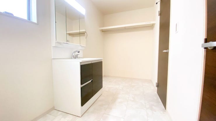 シャンプードレッサー付き洗面台が付いております◎