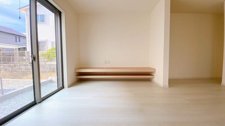 家具を配置しても広さを感じられる、ゆとりのあるLDKです。