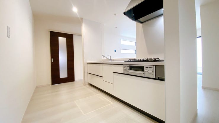 食洗機付きのシステムキッチン。
忙しい毎日に役立ちます◎