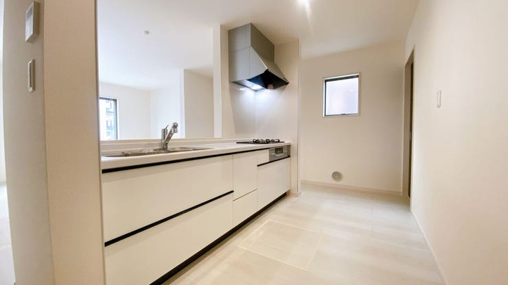 カウンターキッチンなので、お料理をしながらリビングを見渡すことができます◎