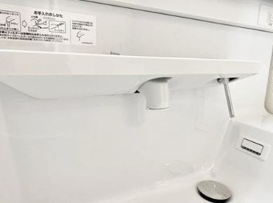 05.タッチレス水栓(orエコハンドル水栓)
手が石鹸だらけでも、歯みがき中だってタッチレスでカンタンに水を出したり止めたりできる。
水のムダ使いを減らして効率よく節水・節約。
※イメージ写真