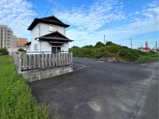 車が3台以上駐車できるスペースがあります。
(2025年9月23日 撮影)