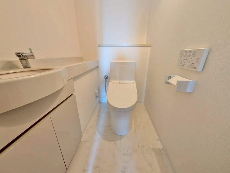 独立した手洗い場があるので小さなお子様でも床を濡らすことなく衛生的に使えますね。