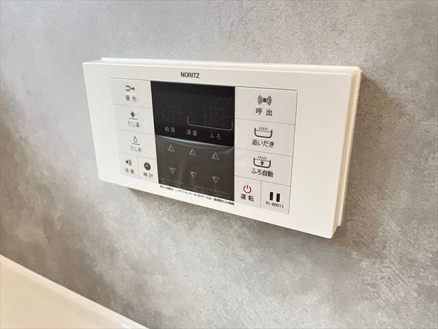 追い焚き機能も付いているので、入浴の時間帯が違っても温かく入れます。