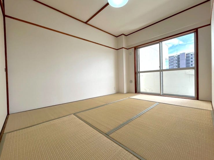 <和室>リビングに隣接する和室
