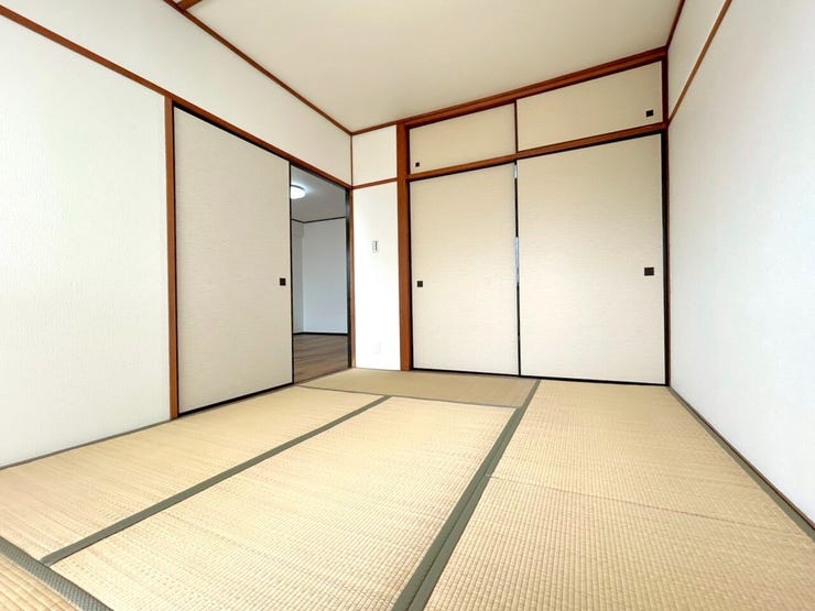 <和室>リビングに隣接する和室