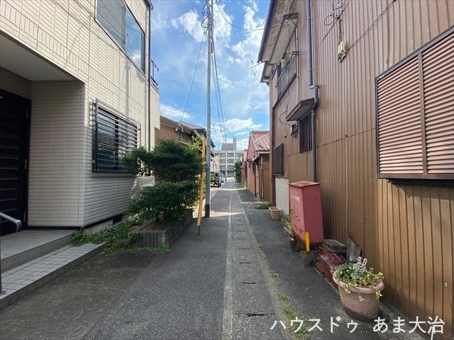 近隣には小学校や病院、スーパーなども充実しているエリア。安心して新生活をスタートしていただけそうです。