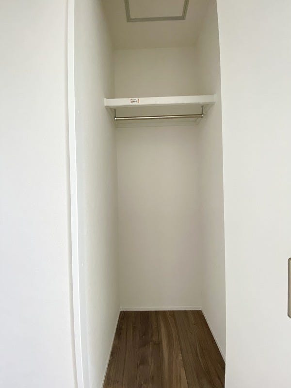 居室にそれぞれクローゼットが設けられていますので、お部屋はすっきり片付き、本来の広さでお使いいただけます。整然としたお部屋で過ごすのは気持ちがいいものですね。