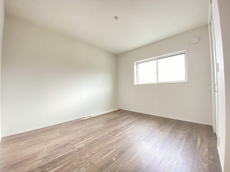 大きな窓により、お部屋をさらに広く・明るく・開放的に感じられます。