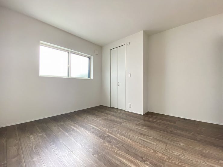 大容量の収納スペース、ウォークinクローゼットがついているので、お部屋がすっきり片付けられますね。