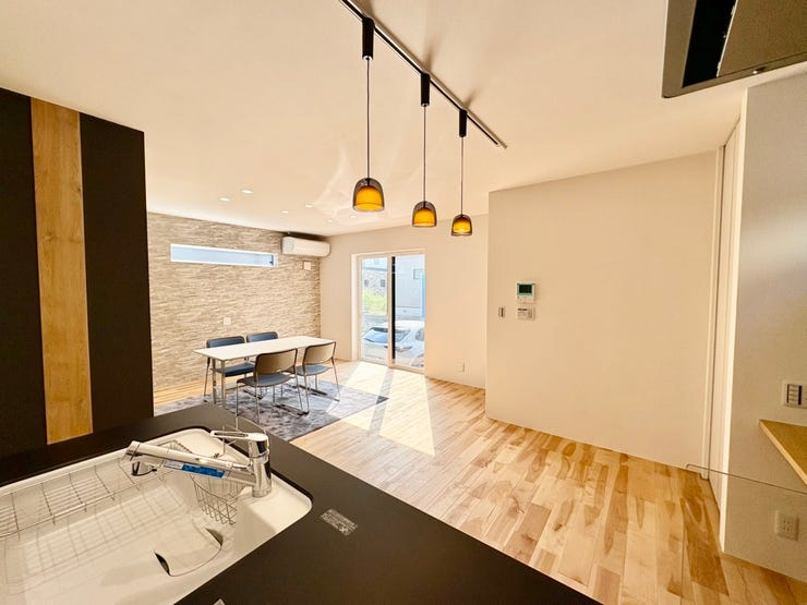 リビングにいるご家族の様子を見ながらお料理ができます