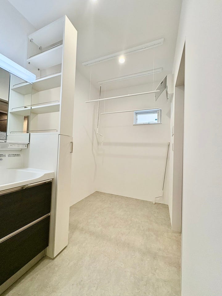 洗濯物を干すスペースあり