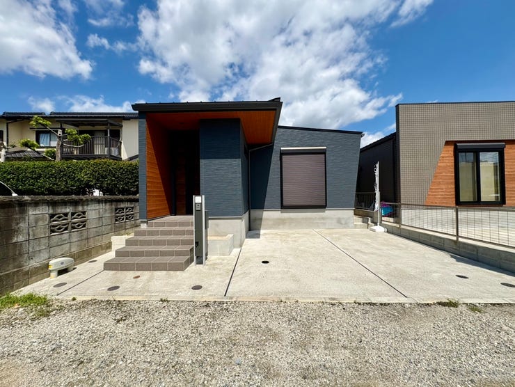 【外観】
駐車2台可能