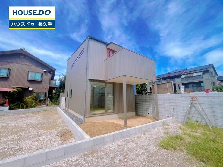 【外観】
お住まい購入に向けての『質問』・『疑問』。具体的に何を準備をして進めたらいいのか?些細な事でも何でも質問して下さい。安心してお住まいが購入出来るようサポート致します!