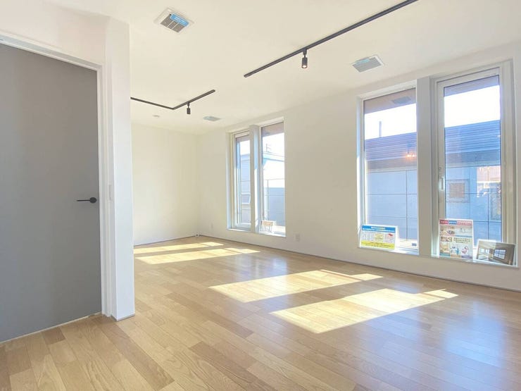 《洋室》
2階洋室になります。
可動収納を移動することで間取りを自由に変更可能です。