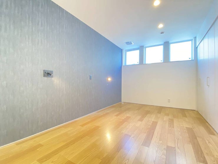 《洋室2》
約7.5帖、主寝室におすすめです。
クローゼットがあり収納スペースもしっかりと確保!