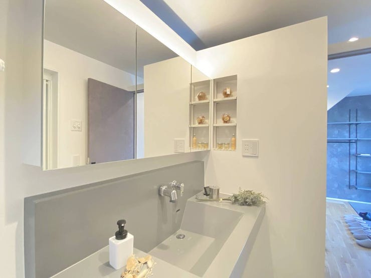 《洗面化粧台》
サンワカンパニーの洗面化粧台を採用しています。