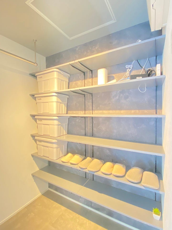 《シューズインクローゼット》
ご家族みなさまの靴を収納♪ベビーカーや三輪車等も置くことができます。