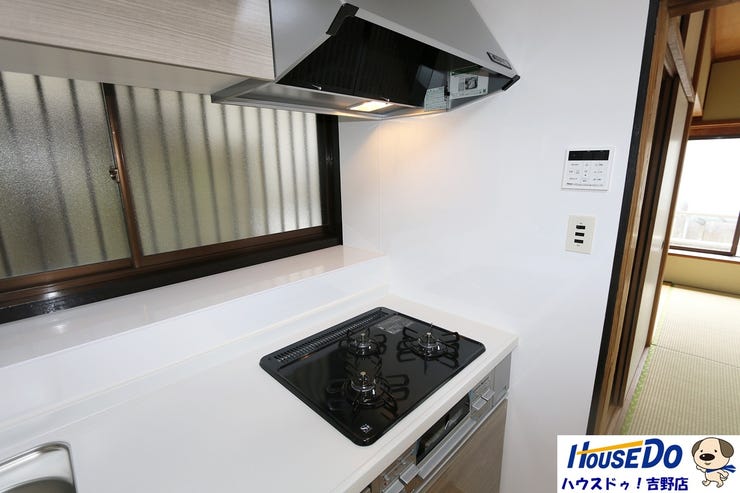 お料理はかどる3口コンロ。