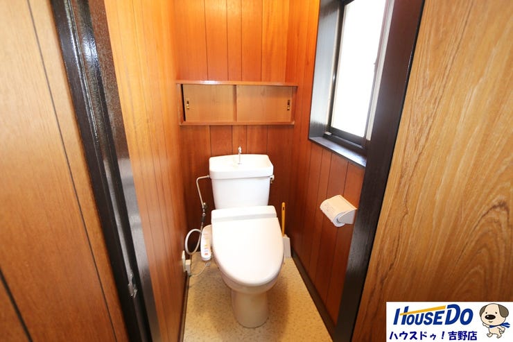 2階トイレ。温水洗浄便座付きのトイレは快適で、いつも清潔に保たれます。