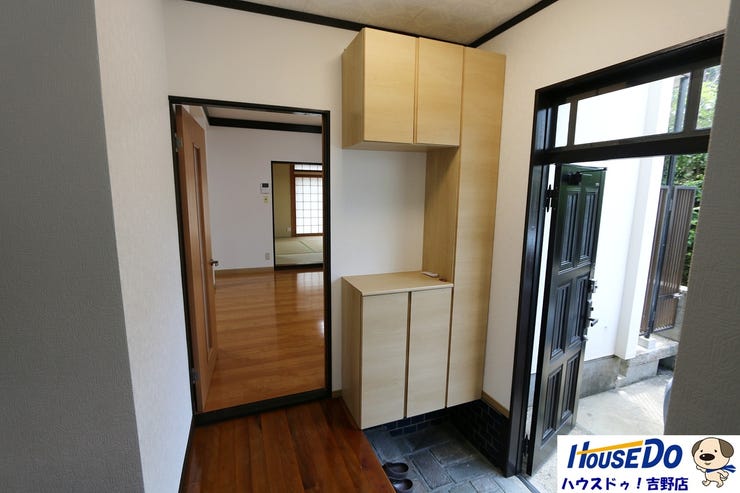 玄関収納。家族全員の靴も収納でき、いつも玄関をスッキリ片付けられますね。